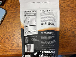 Raw Whole Almonds ￼